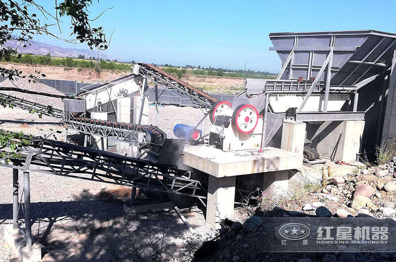 日產(chǎn)500噸的破碎生產(chǎn)現(xiàn)場(chǎng) 日產(chǎn)500噸的破碎生產(chǎn)現(xiàn)場(chǎng)