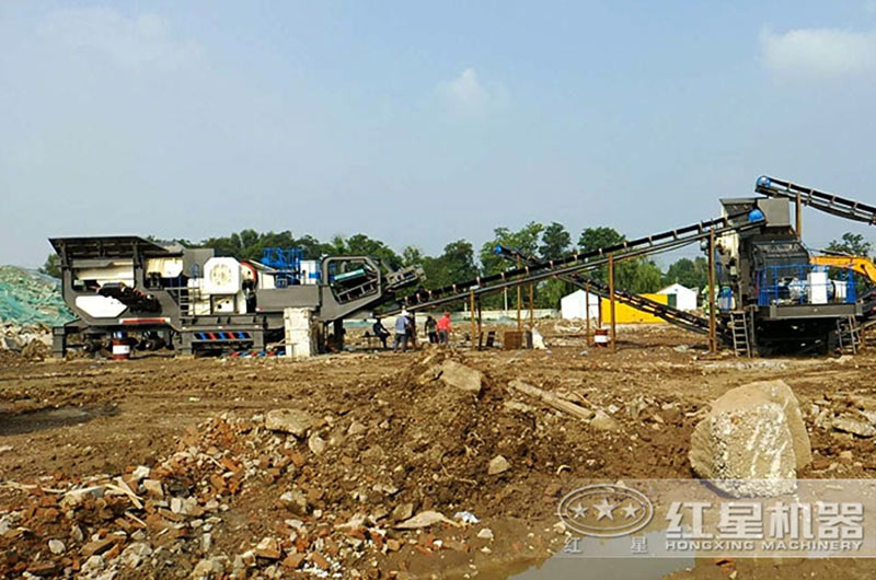 移動(dòng)式建筑垃圾破碎現(xiàn)場(chǎng) 移動(dòng)式建筑垃圾破碎現(xiàn)場(chǎng)