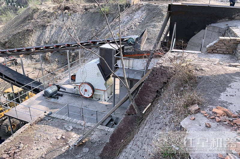 重錘式破碎機(jī)安裝現(xiàn)場(chǎng) 重錘式破碎機(jī)安裝現(xiàn)場(chǎng)