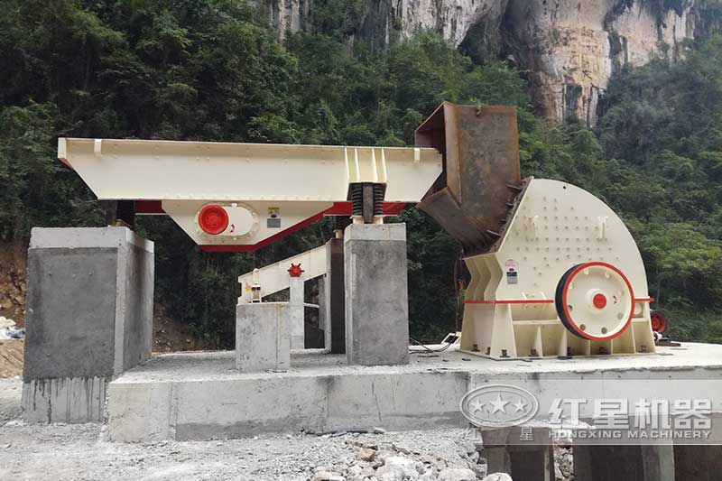 錘式破碎機安裝現(xiàn)場 錘式破碎機安裝現(xiàn)場