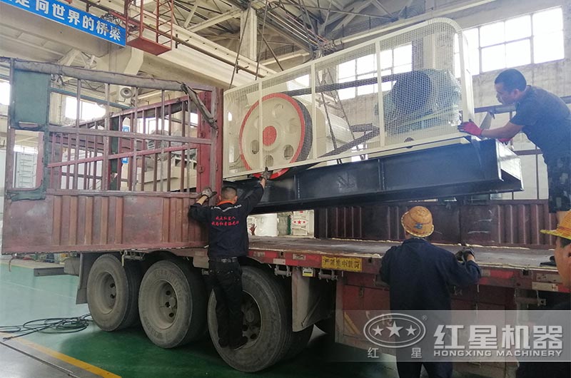 對輥機(jī)發(fā)貨 對輥機(jī)發(fā)貨