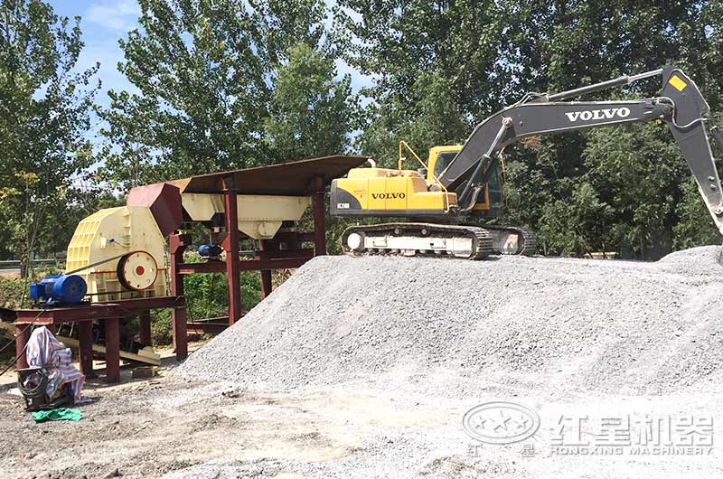 石粉制砂廠現(xiàn)場(chǎng) 石粉制砂廠現(xiàn)場(chǎng)