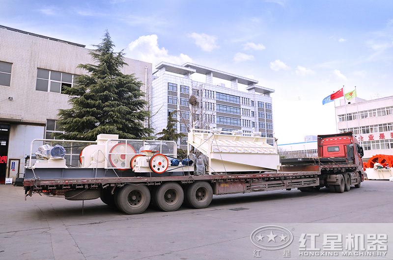 對輥式破碎機發(fā)貨現場 對輥式破碎機發(fā)貨現場