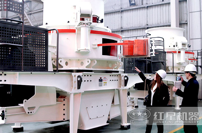 大型沖擊式制砂機用戶參觀現(xiàn)場