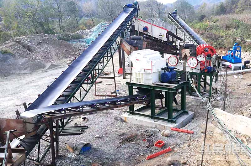 建筑垃圾破碎生產(chǎn)線安裝現(xiàn)場(chǎng)