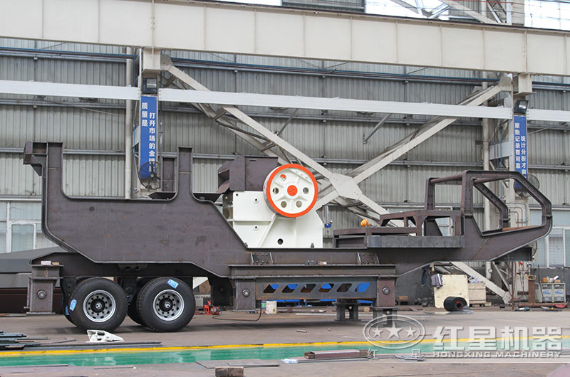 顎式移動破碎機(jī)車間安裝現(xiàn)場 顎式移動破碎機(jī)車間安裝現(xiàn)場
