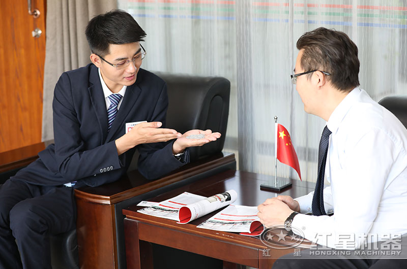 紅星技術(shù)工程師為用戶(hù)量身定制方案 紅星技術(shù)工程師為用戶(hù)量身定制方案