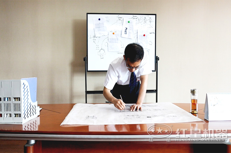 技術(shù)經(jīng)理為用戶(hù)出設(shè)計(jì)圖 技術(shù)經(jīng)理為用戶(hù)出設(shè)計(jì)圖