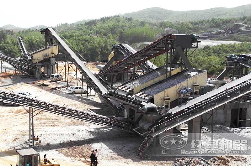 破碎制砂生產(chǎn)線作業(yè)現(xiàn)場 破碎制砂生產(chǎn)線作業(yè)現(xiàn)場