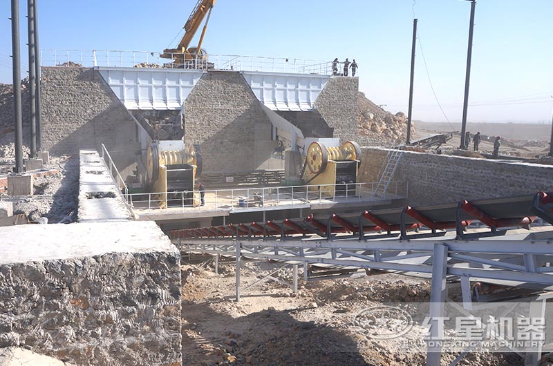 砂巖破碎機(jī)作業(yè)現(xiàn)場 砂巖破碎機(jī)作業(yè)現(xiàn)場